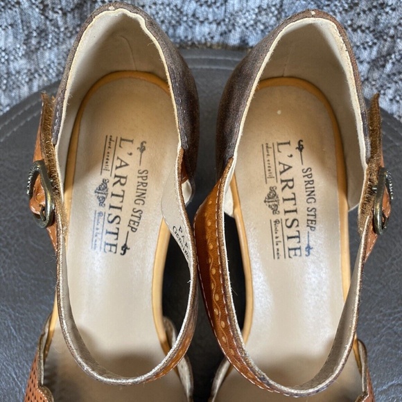 Spring Step Brown and Tan Sandals - Picture 7 of 11